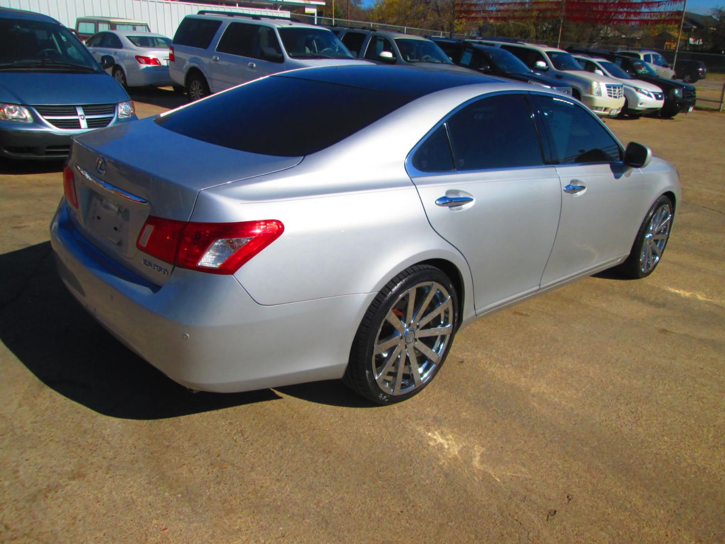 2007 SILVER Lexus ES 350 (JTHBJ46G172) , located at 1815 NE 28th St., Fort Worth, TX, 76106, (817) 625-6251, 32.795582, -97.333069 - Photo#4